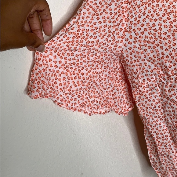 H&M Floral Flutter Sleeve Blouse size 14 - Picture 4 of 6